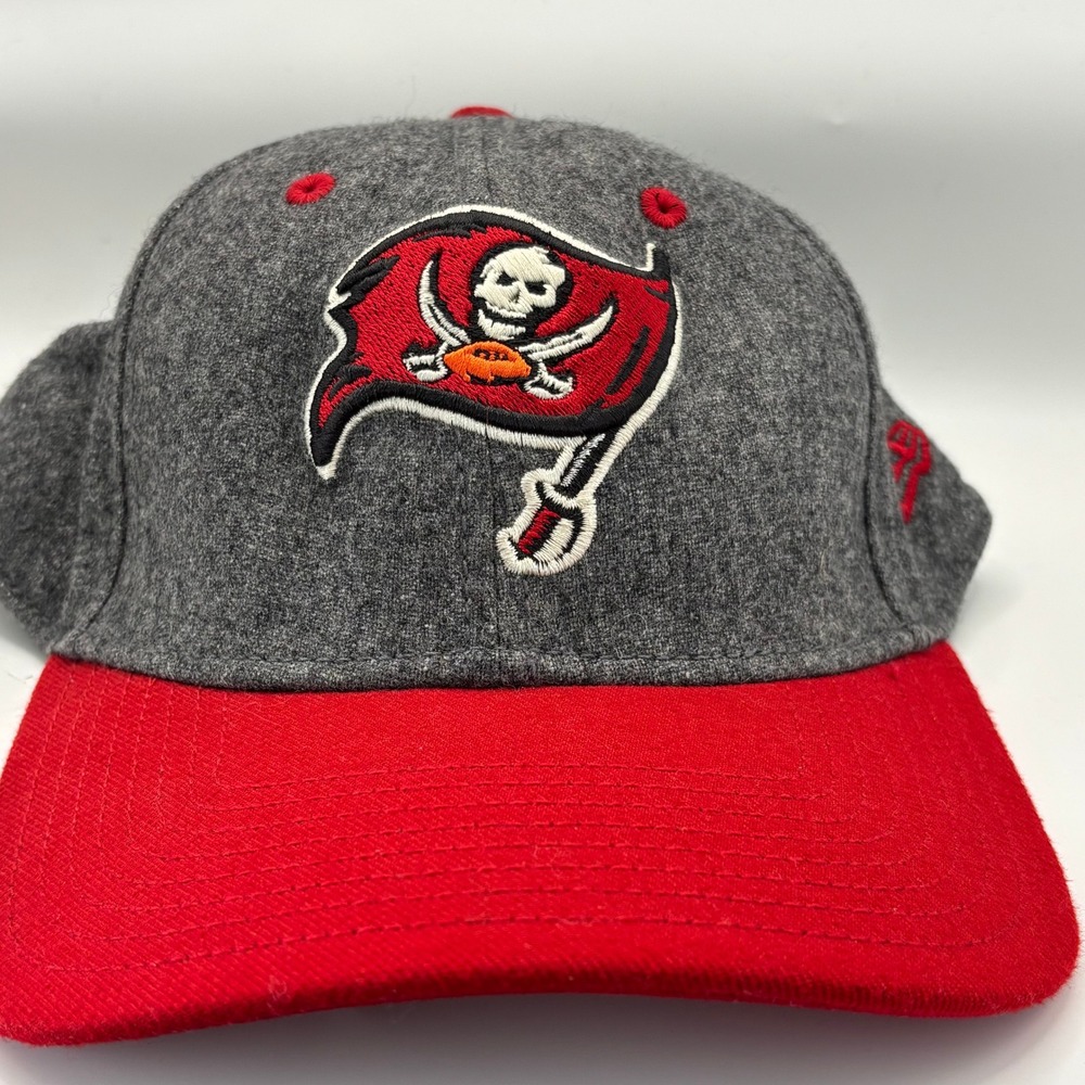 Hat New Era Tampa Bay Buccaneers S/M Gray Red Wool Blend 39THIRTY NFL Cap